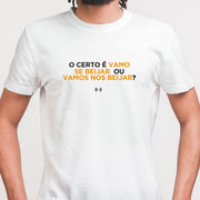 Camiseta O certo é vamos se beijar ou vamos nos beijar