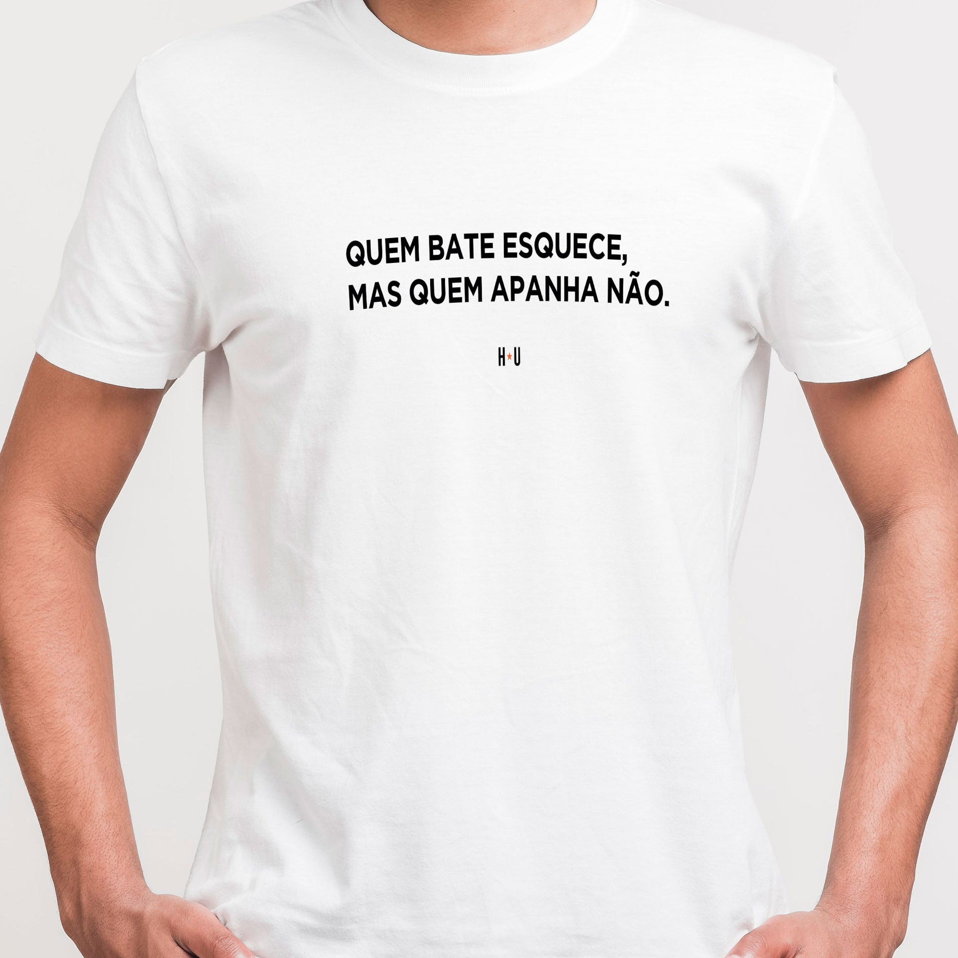 Camiseta Frase, Quem bate Esquece